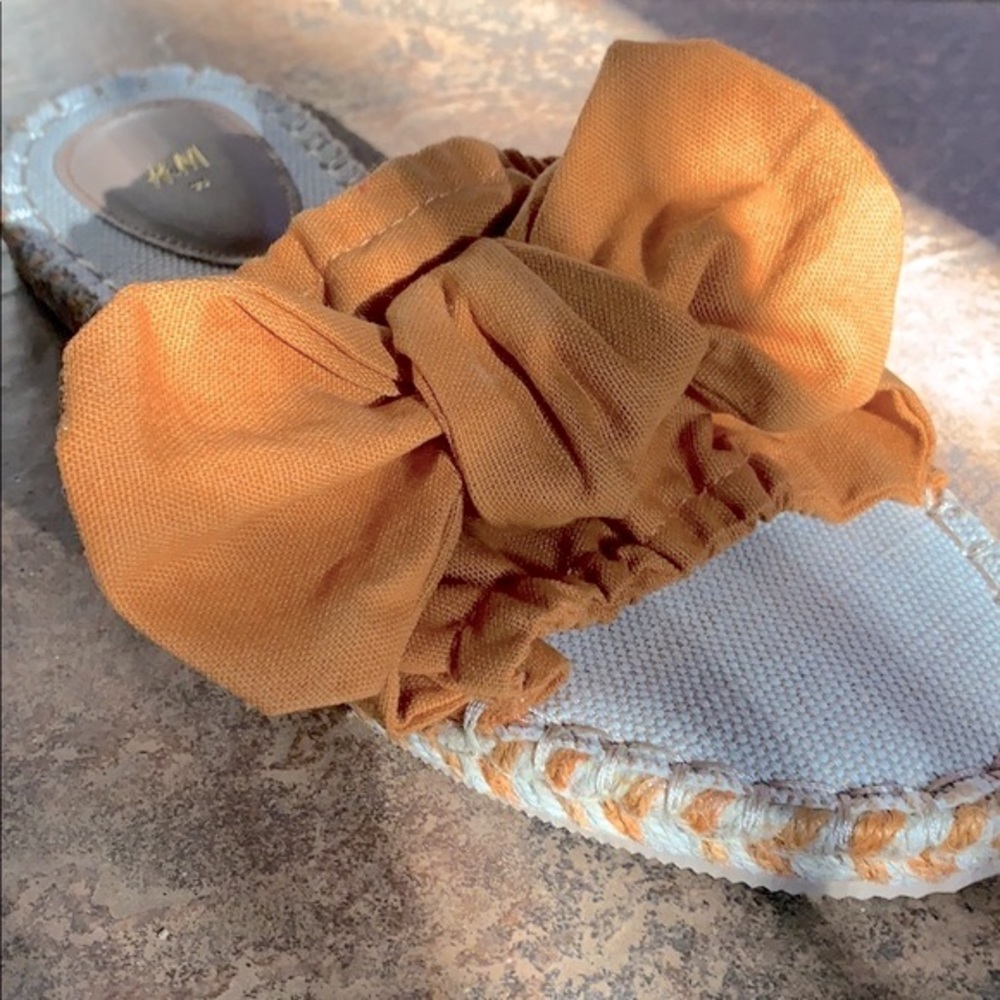 H&M Sandals Size 7 Tan Bow Espadrilles Like New
